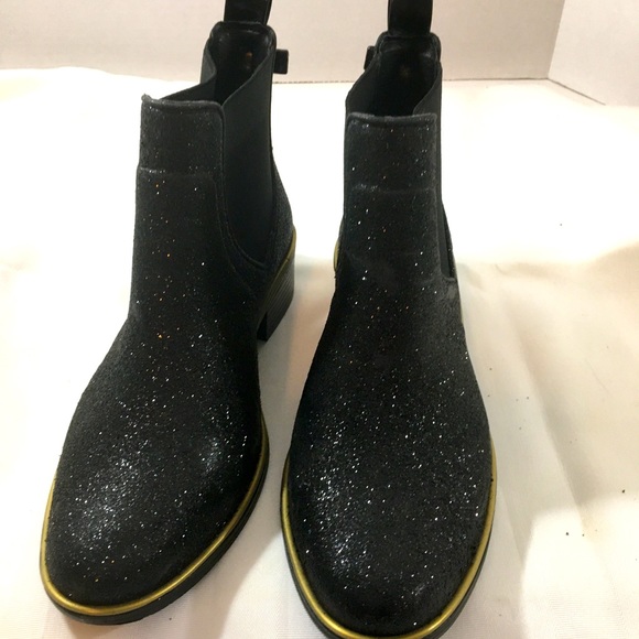kate spade Shoes - Kate spade glitter ankle boots!❤️❤️❤️easy pull on. Bow on the back.